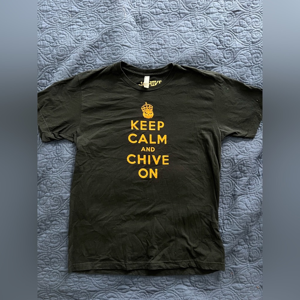 Large Chive black Tshirt with pumpkin with a crown.  Keep calm chive on.